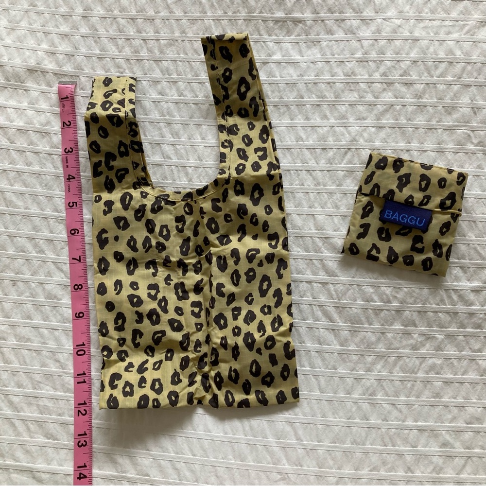 BNWOT Mini leopard print Baggu